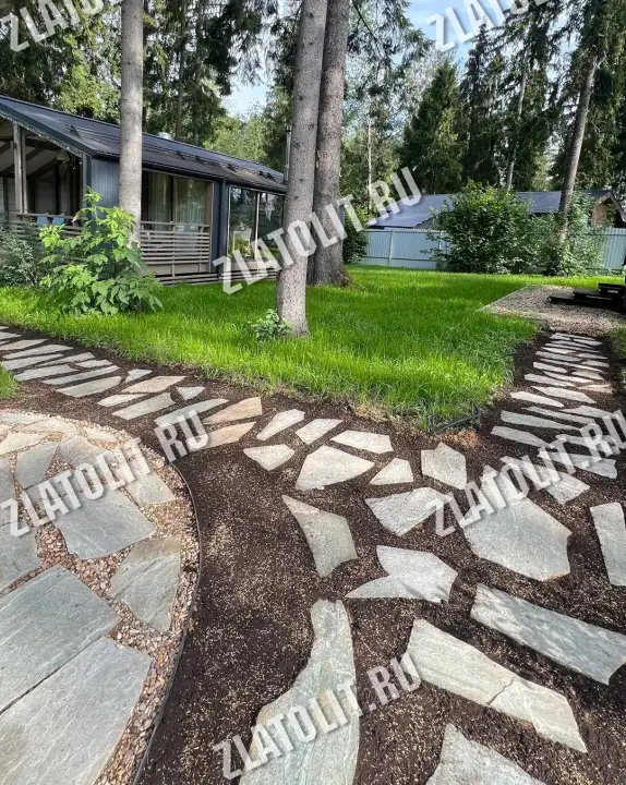 серо-зелёный плитняк златолит для мощения в наличии от производителя